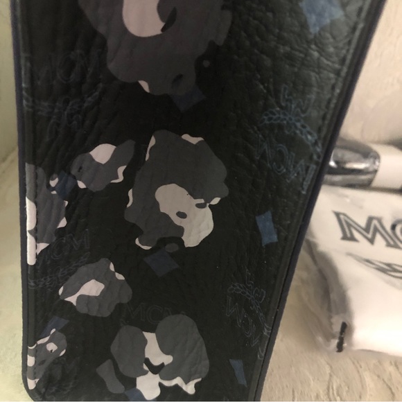 $750 MCM Aren Navy Leather Camouflage Print Tote Bag - Picture 5 of 9
